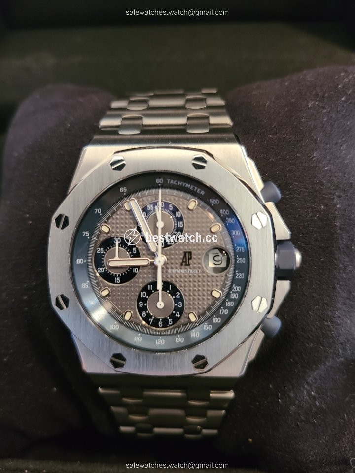 Audemars Piguet Royal Oak Offshore Chronograph Mens watch Unisex Automatic Titanium 25721TI.O.1000TI.01
