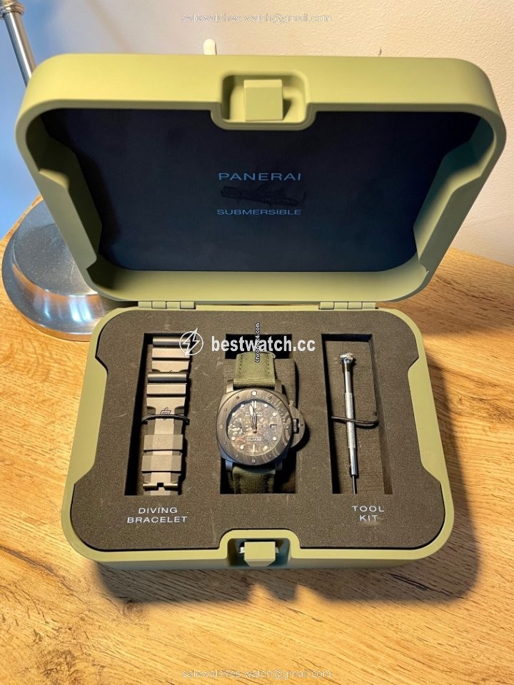 Panerai Mens watch Unisex Automatic Carbon PAM 00979 PAM 979