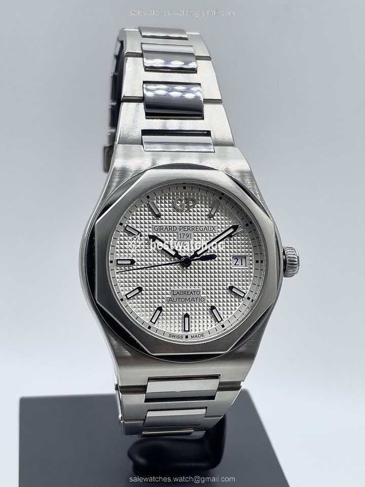 Girard Perregaux Laureato Mens watch Unisex Automatic Steel 81005-11-131-11A