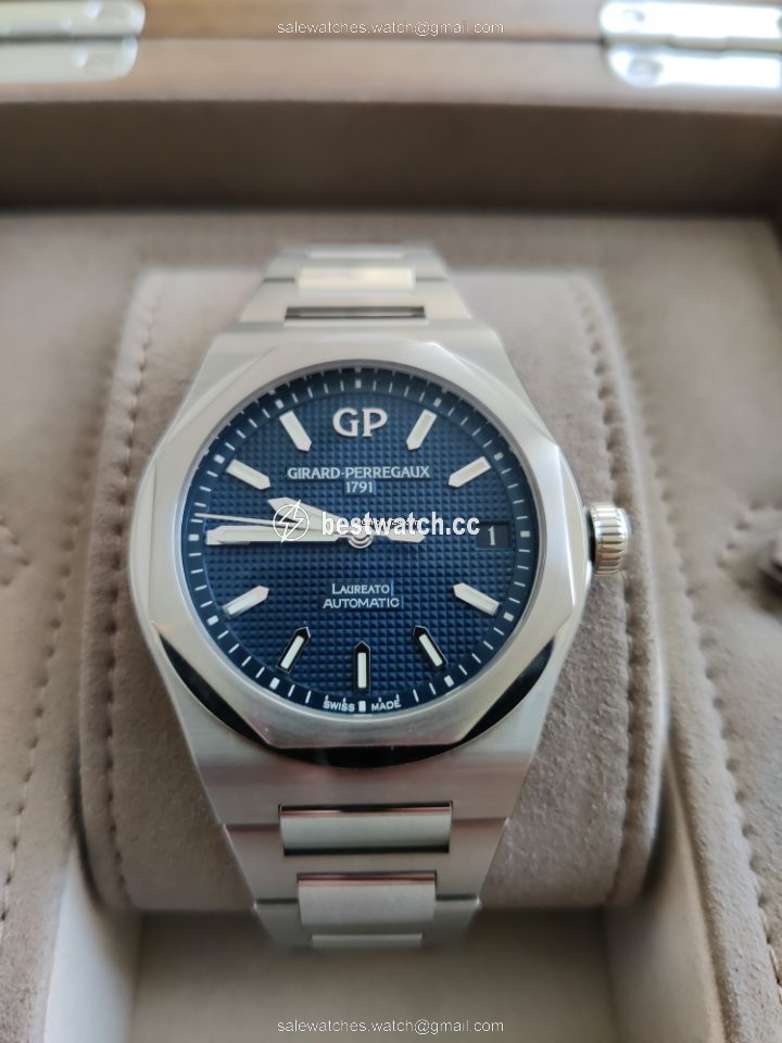 Girard Perregaux Laureato Mens watch Unisex Automatic Steel 81010-11-431-11A